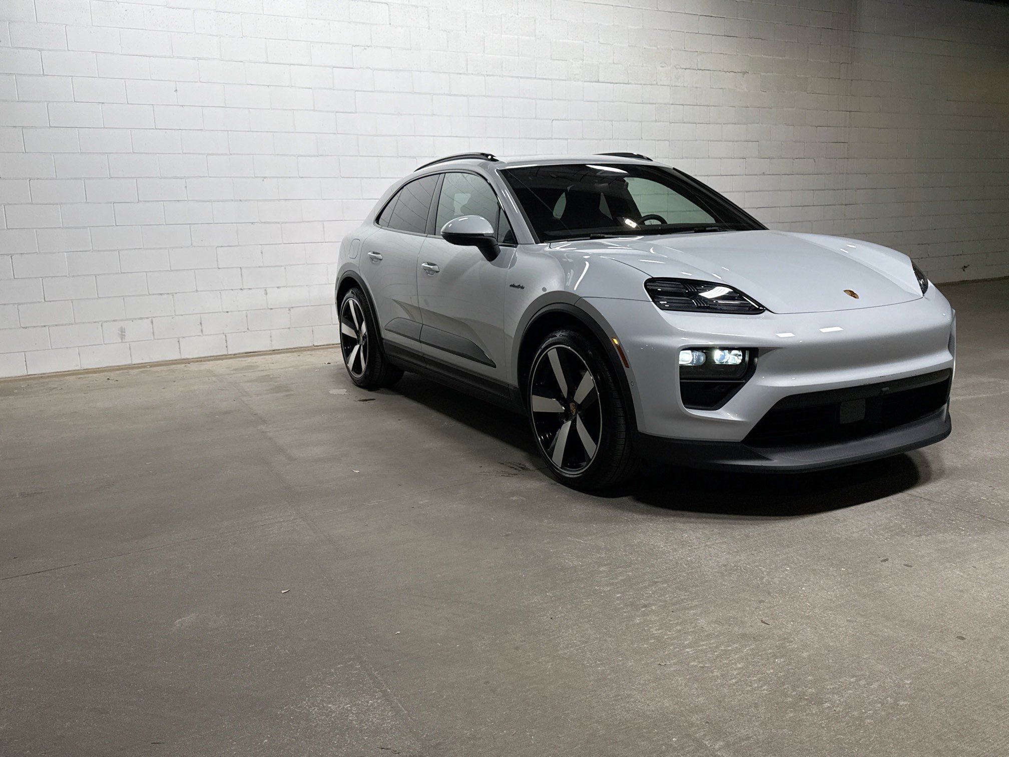 Certified 2026 Porsche Macan Electric RWD image 6