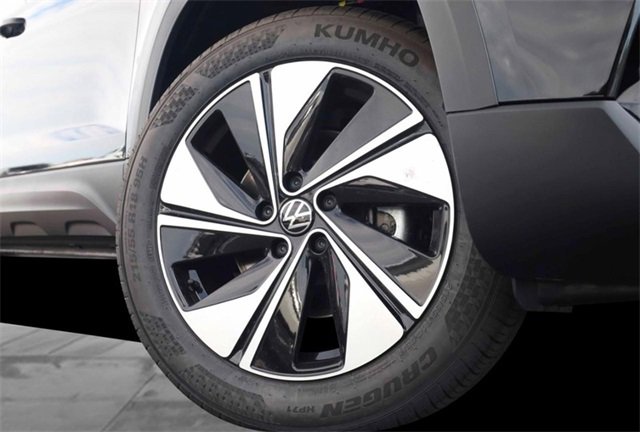New 2025 Volkswagen Taos SE image 3