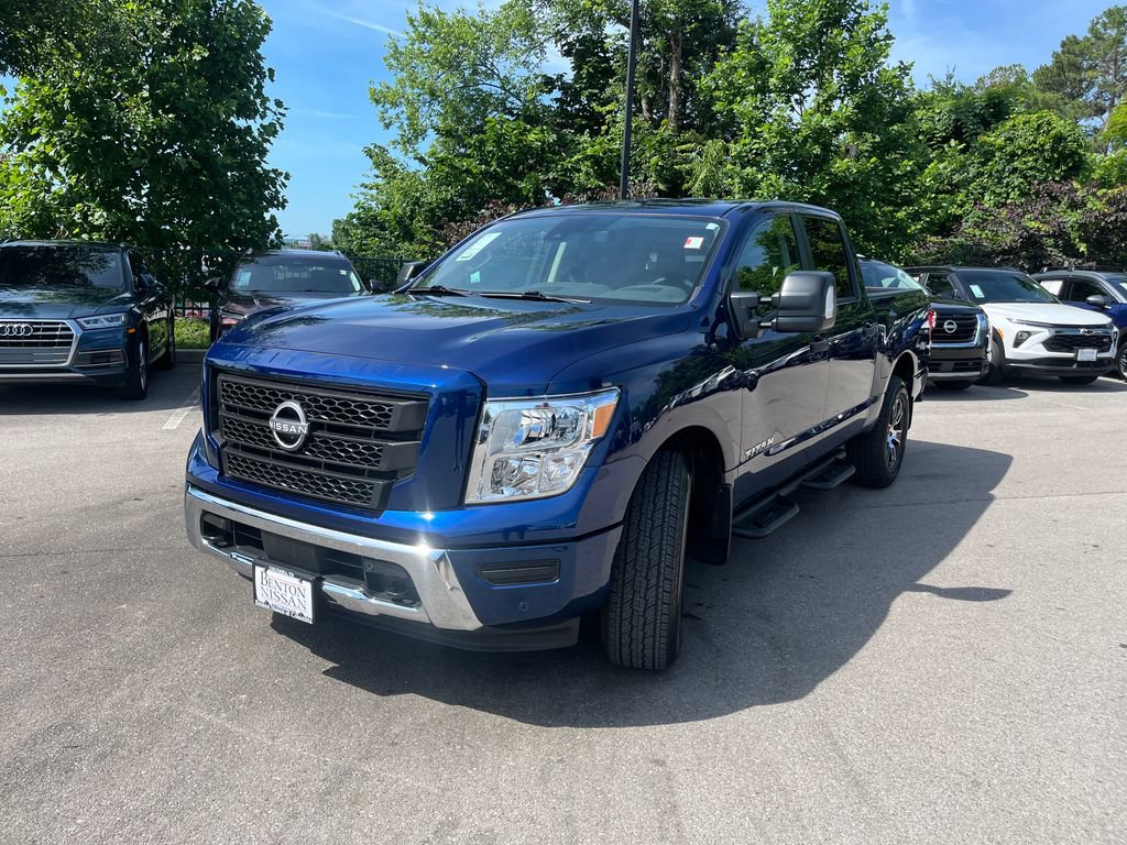 Used 2024 Nissan Titan SV w/ SV Convenience Package AWD/4WD video 3