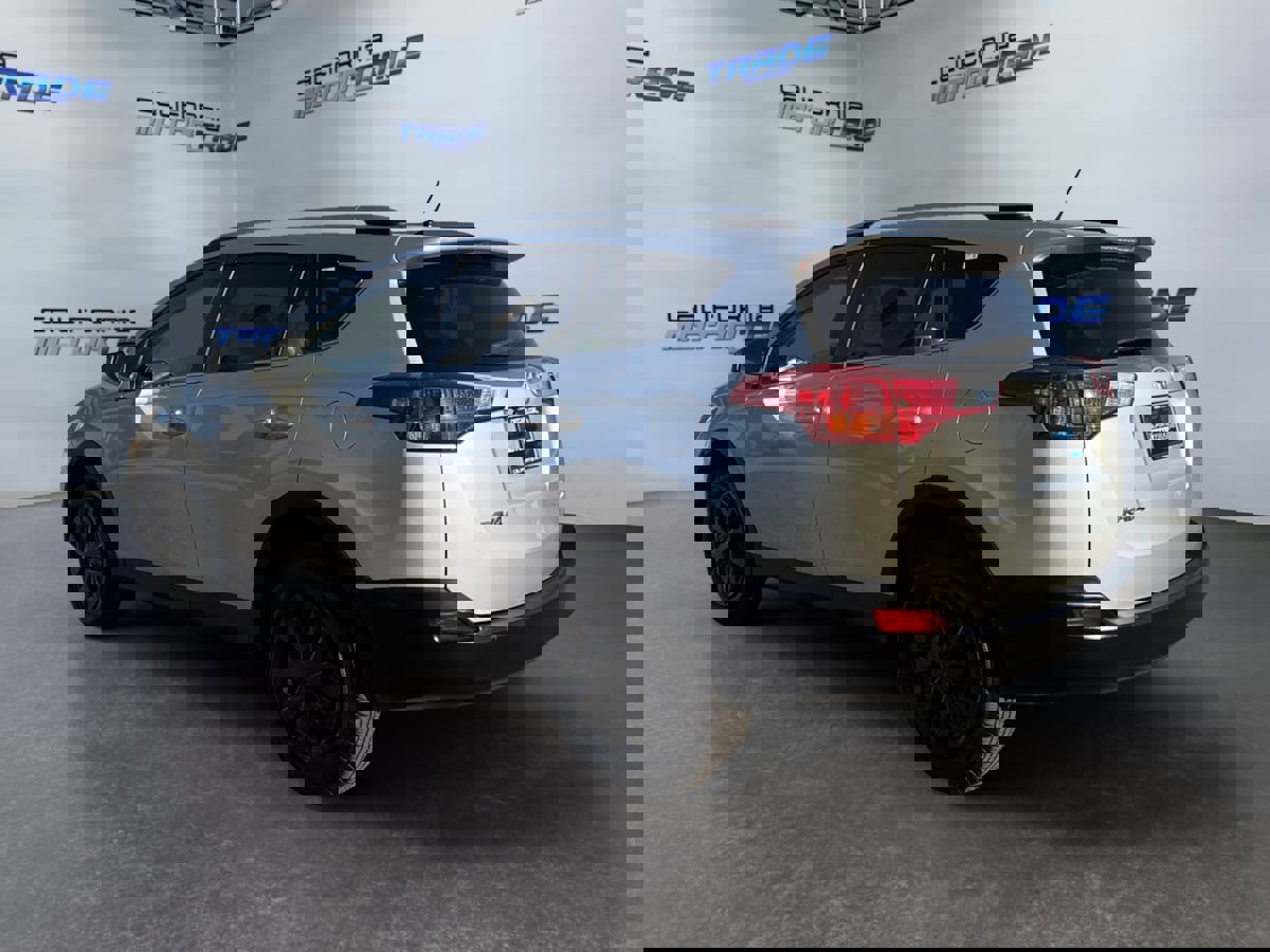 Used 2015 Toyota RAV4 LE image 7