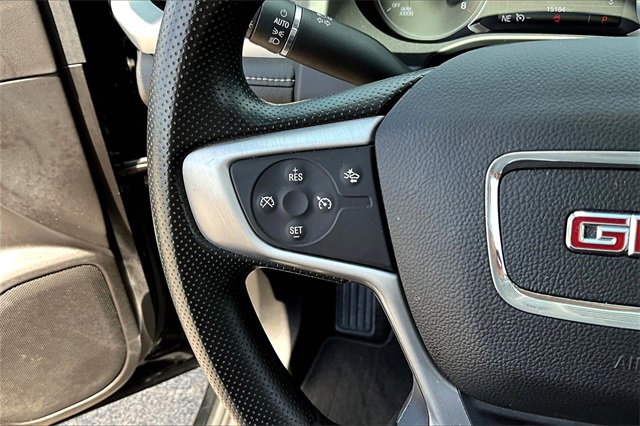 Used 2023 GMC Acadia SLE image 11