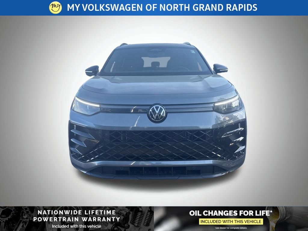 New 2026 Volkswagen Tiguan SE R-Line AWD/4WD image 2