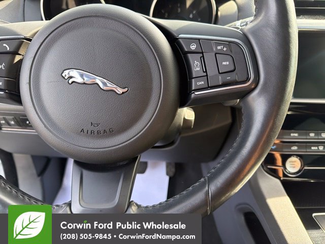 Used 2018 Jaguar F-PACE Premium AWD/4WD image 17