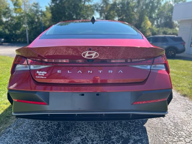 Used 2025 Hyundai Elantra SEL FWD image 7