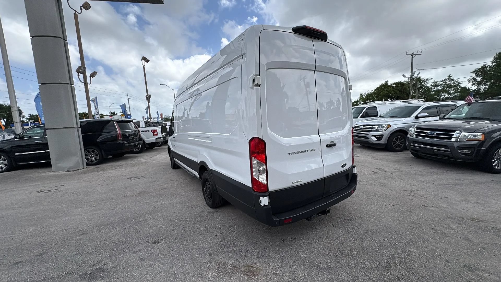 Used 2022 Ford Transit 350 148 High Roof Extended RWD image 7