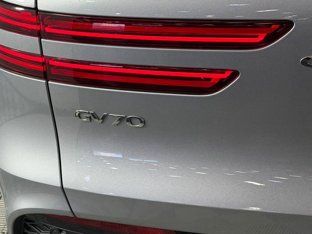 Used 2025 Genesis GV70 2.5T AWD/4WD image 13