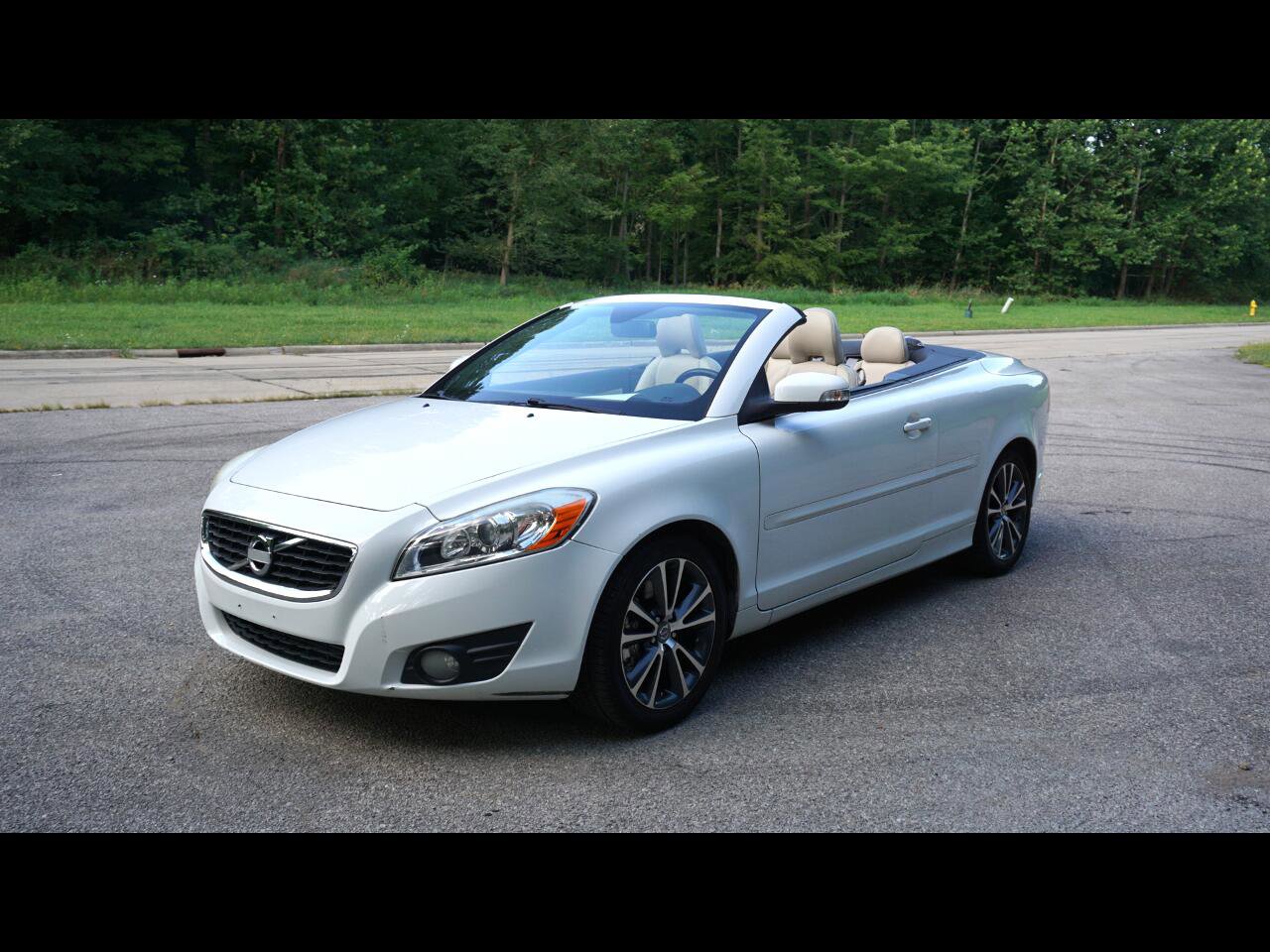 Used 2011 Volvo C70 T5 image 1