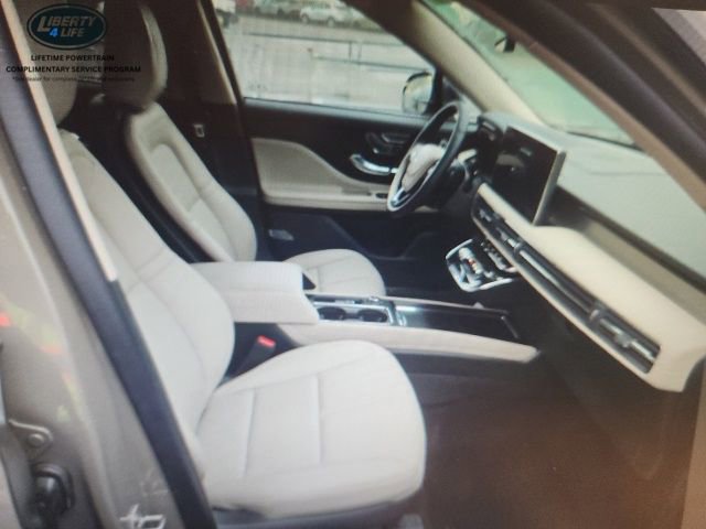 Used 2025 Lincoln Corsair Premiere w/ Equipment Group 101A image 9