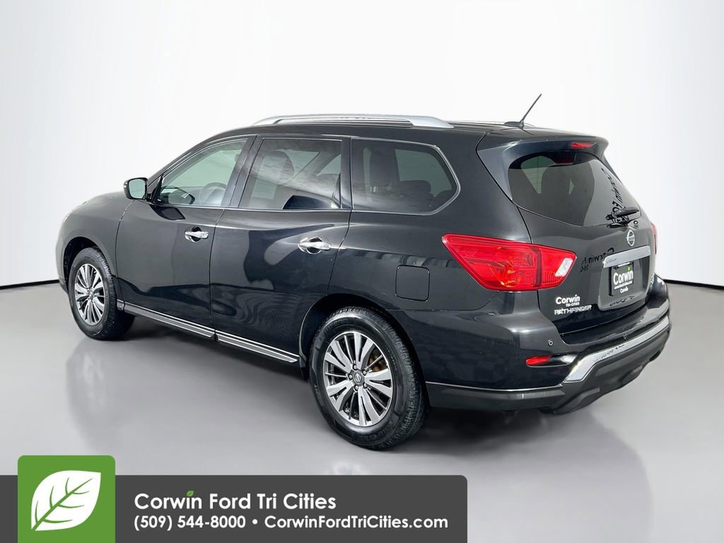 Used 2018 Nissan Pathfinder SV image 10