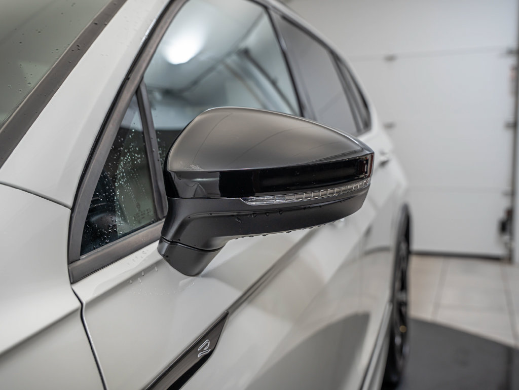 Used 2023 Volkswagen Tiguan SE R-Line FWD image 9