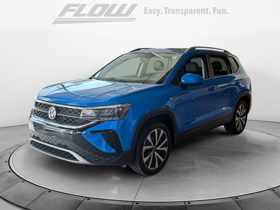 Certified 2022 Volkswagen Taos SE w/ Panoramic Sunroof Package image 4