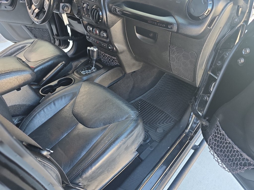 Used 2015 Jeep Wrangler Unlimited Sahara AWD/4WD image 20