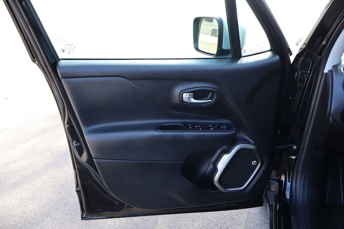 Used 2018 Jeep Renegade Limited w/ UConnect 8.4 Nav Group AWD/4WD image 23
