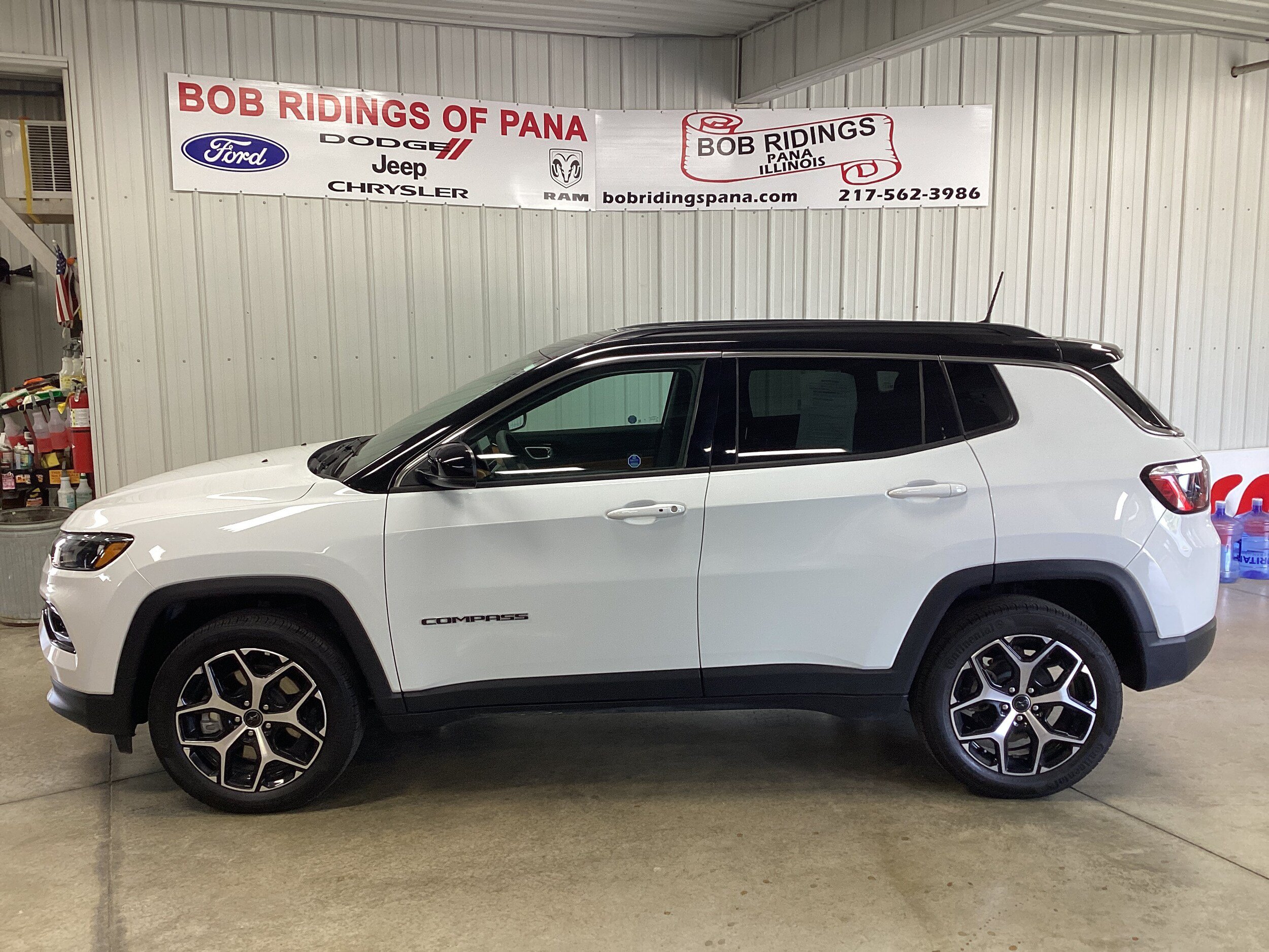 Used 2025 Jeep Compass Limited AWD/4WD image 2