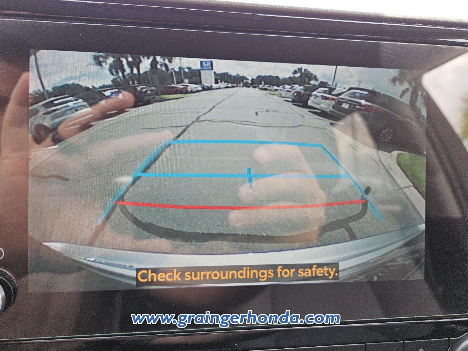 Used 2024 Toyota Highlander LE FWD image 16