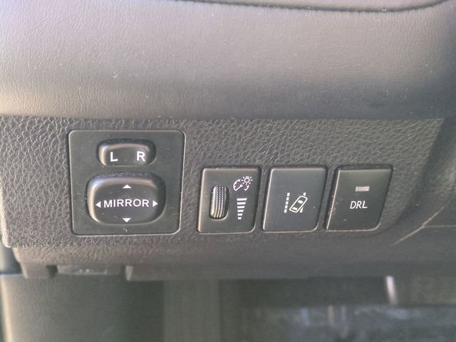 Used 2017 Toyota RAV4 SE image 17