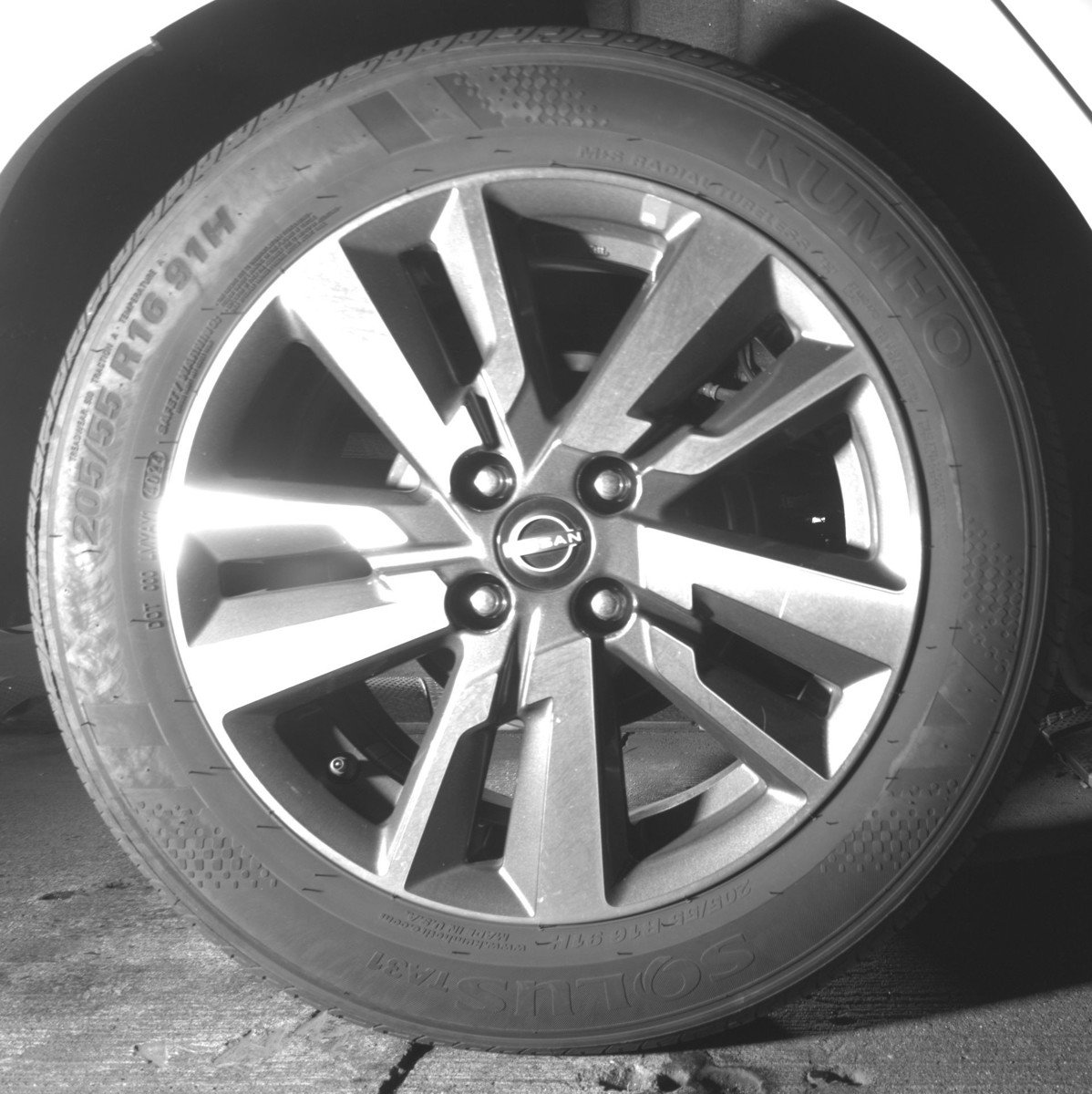 Used 2025 Nissan Versa SV FWD image 15