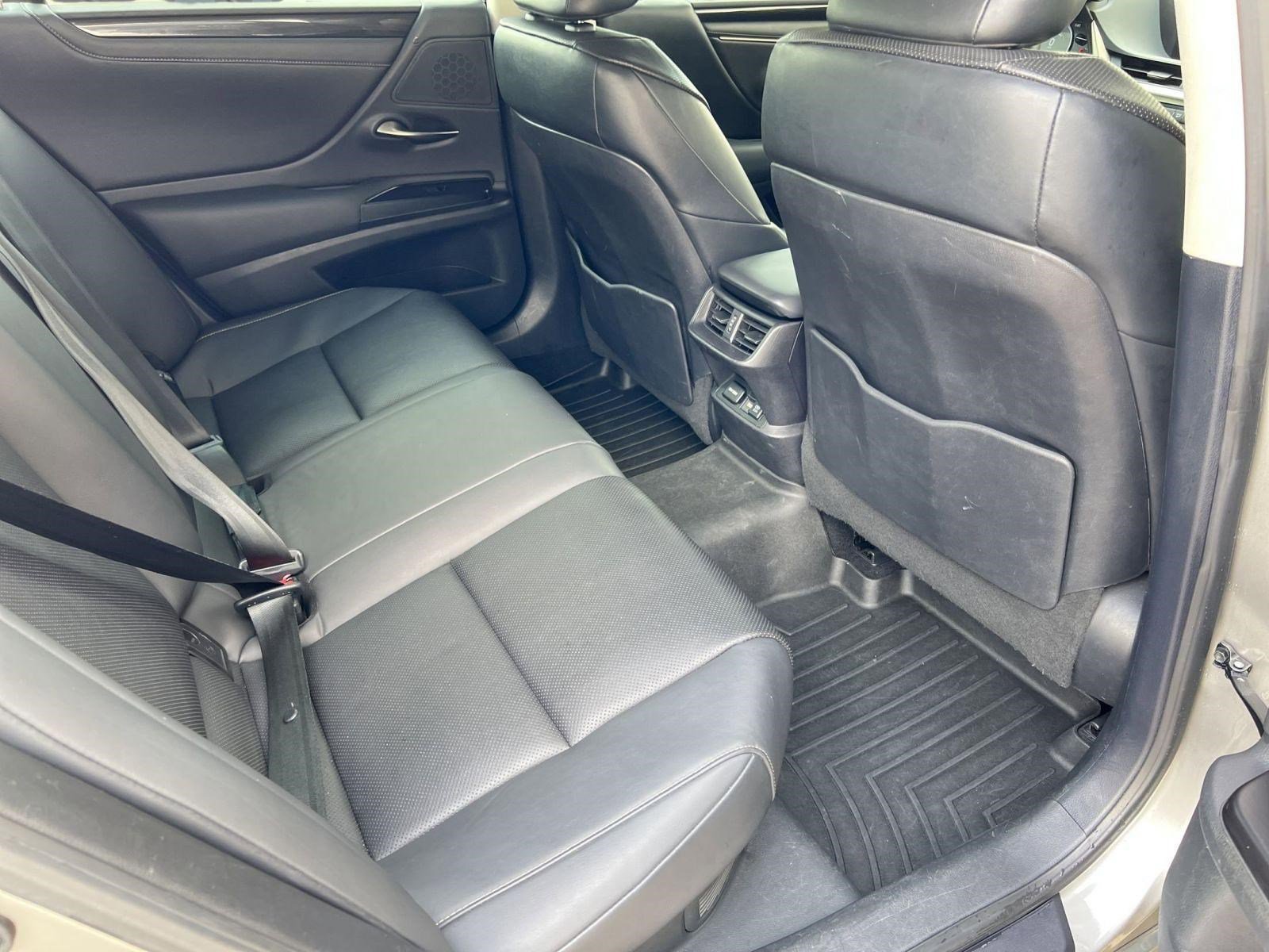 Used 2020 Lexus ES 300h w/ Accessory Package image 30