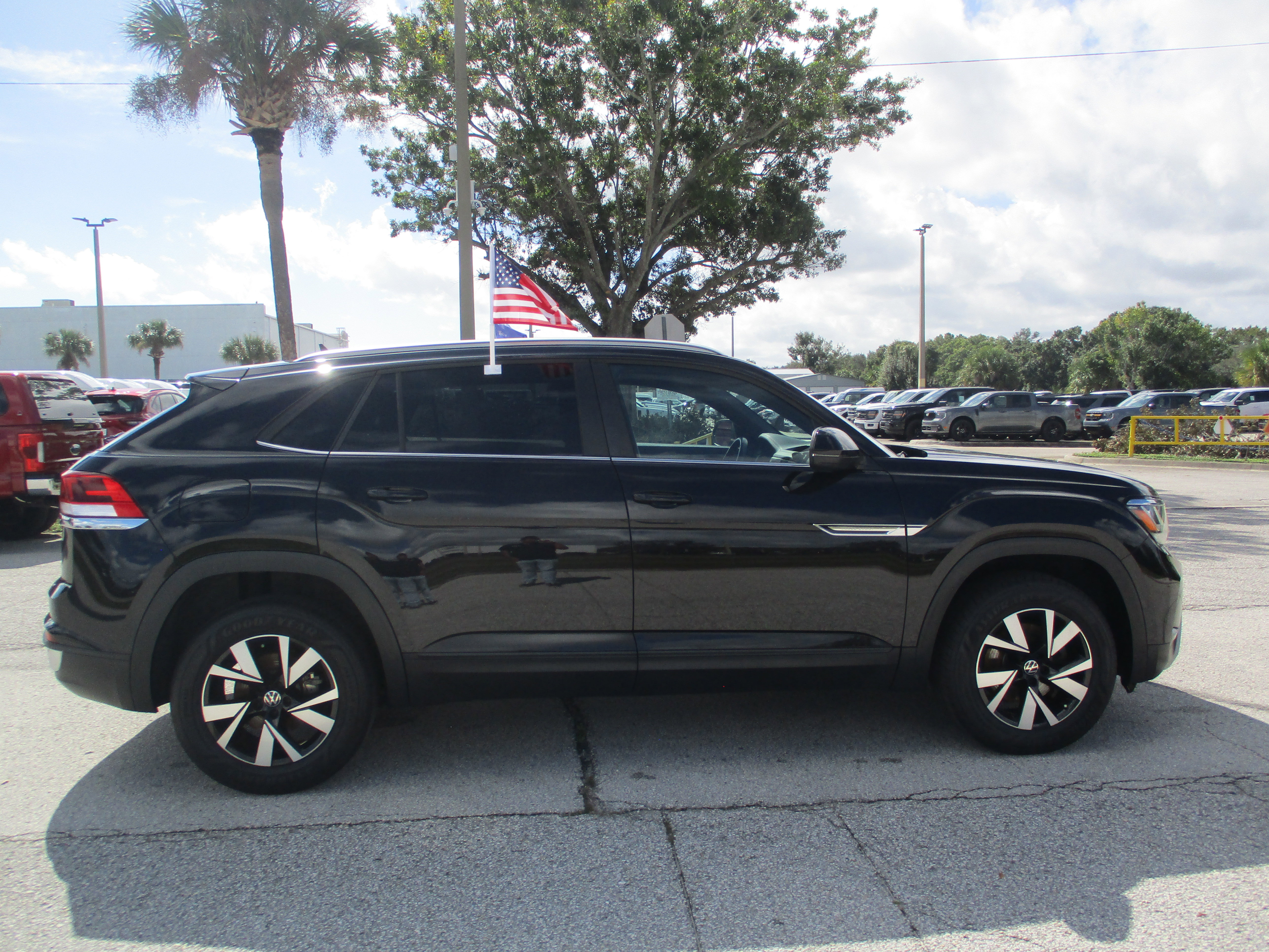 Used 2020 Volkswagen Atlas Cross Sport SE image 8