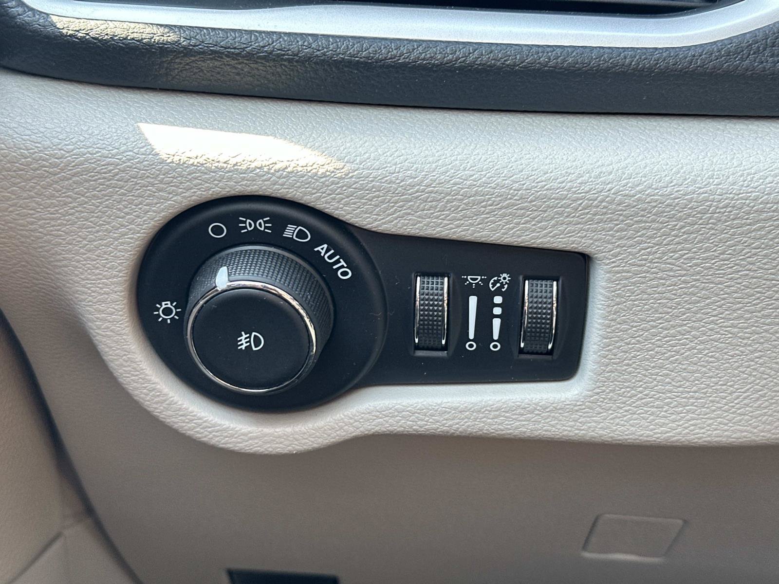 Used 2022 Chrysler Pacifica Touring-L FWD image 26