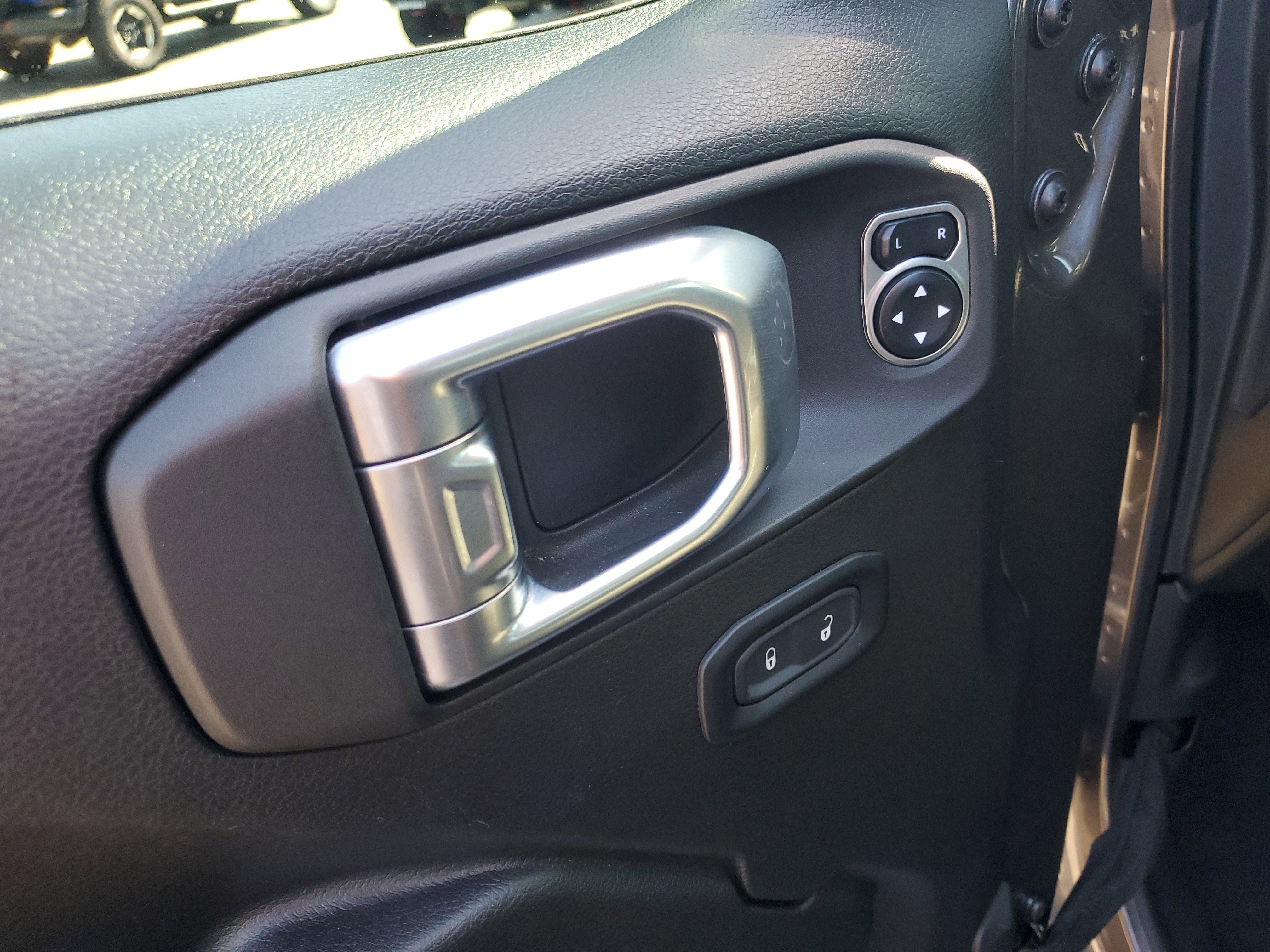 Used 2024 Jeep Wrangler Sport AWD/4WD image 9