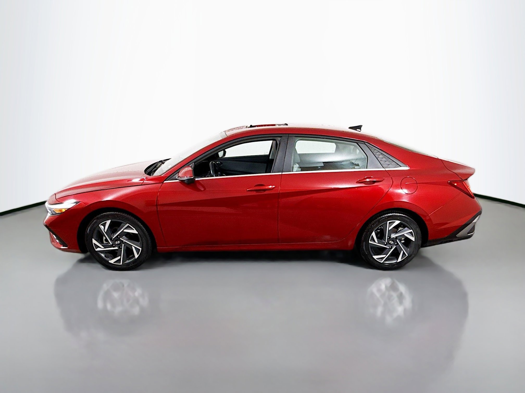 Used 2024 Hyundai Elantra Limited FWD image 4