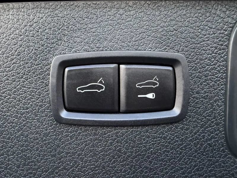 Used 2023 Porsche Macan AWD/4WD image 50