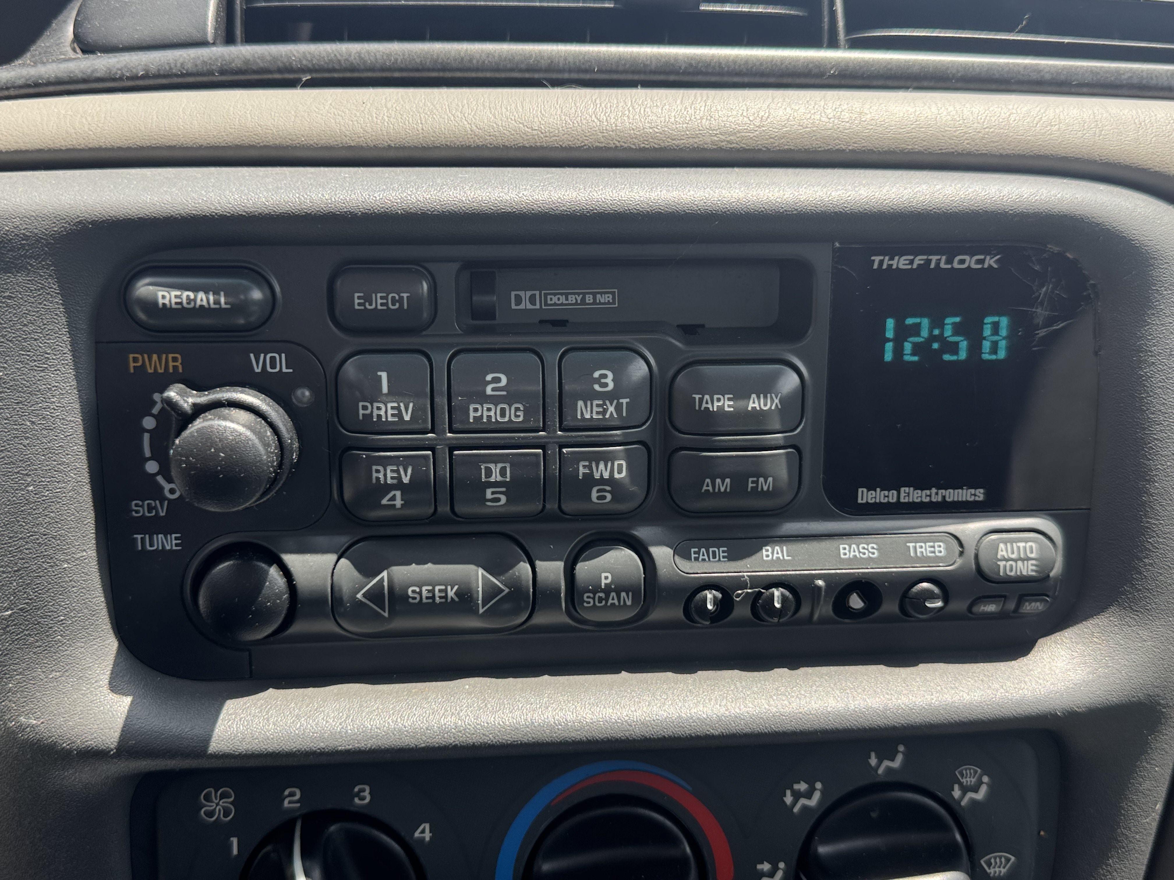 Used 1999 Chevrolet Malibu w/ Preferred Equipment Group 1 FWD image 25