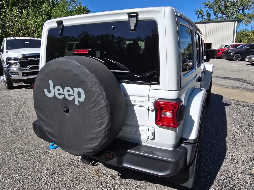 Used 2023 Jeep Wrangler Unlimited Rubicon 4xe w/ Cold Weather Group AWD/4WD image 7