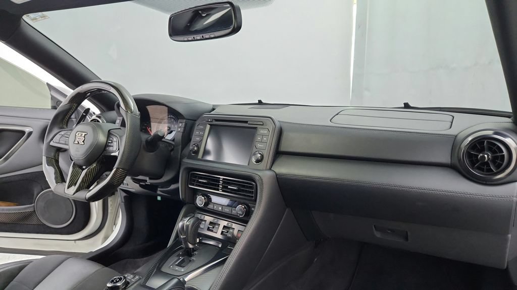 Used 2019 Nissan GT-R AWD/4WD image 60