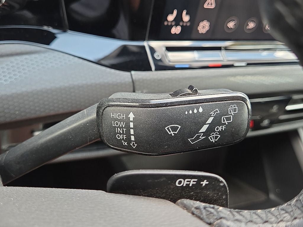 Used 2022 Volkswagen GTI SE FWD image 24
