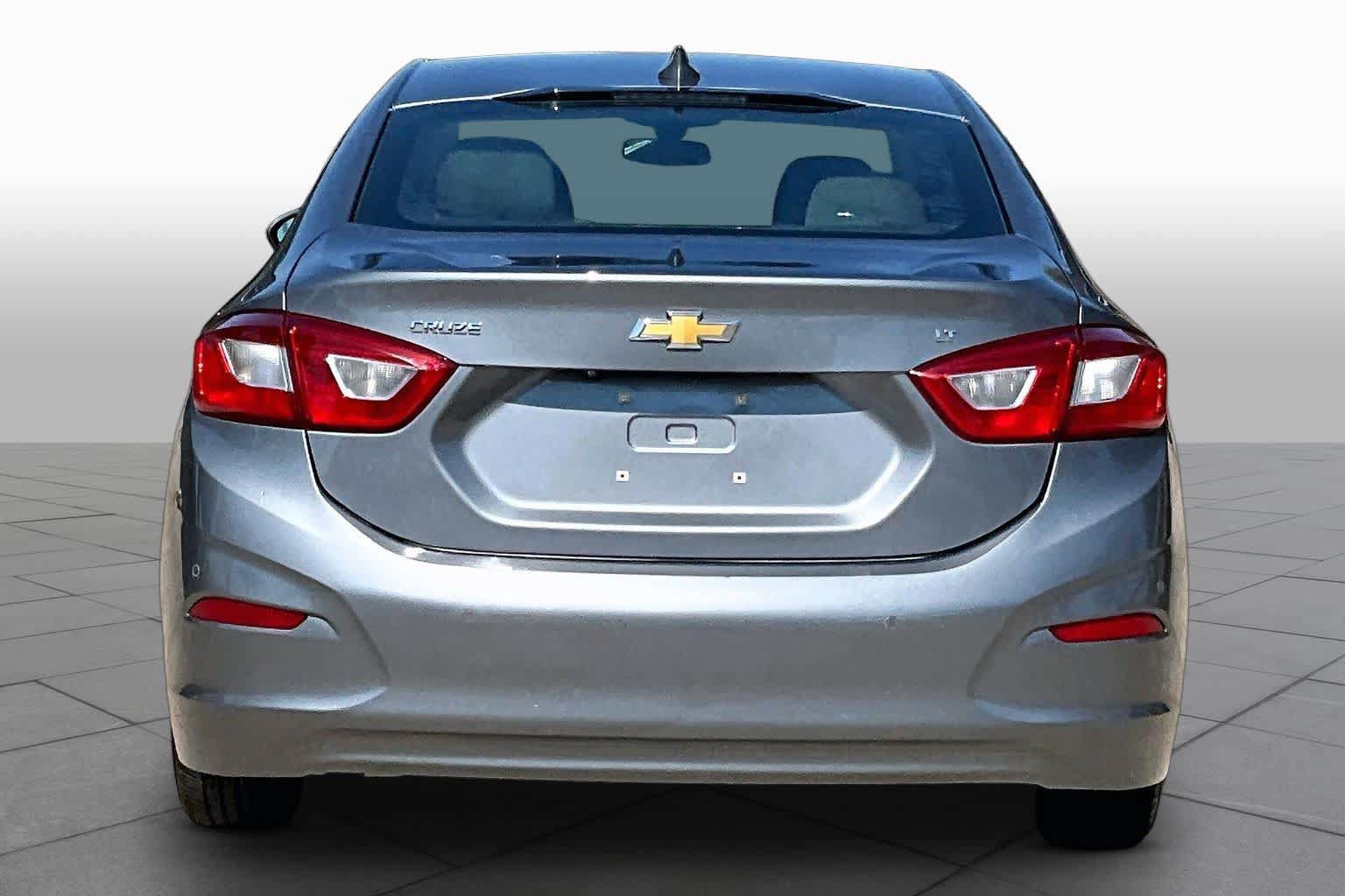 Used 2019 Chevrolet Cruze LT w/ Convenience Package FWD image 5