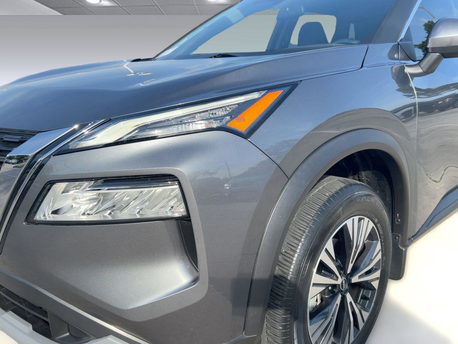 Used 2023 Nissan Rogue SV image 10