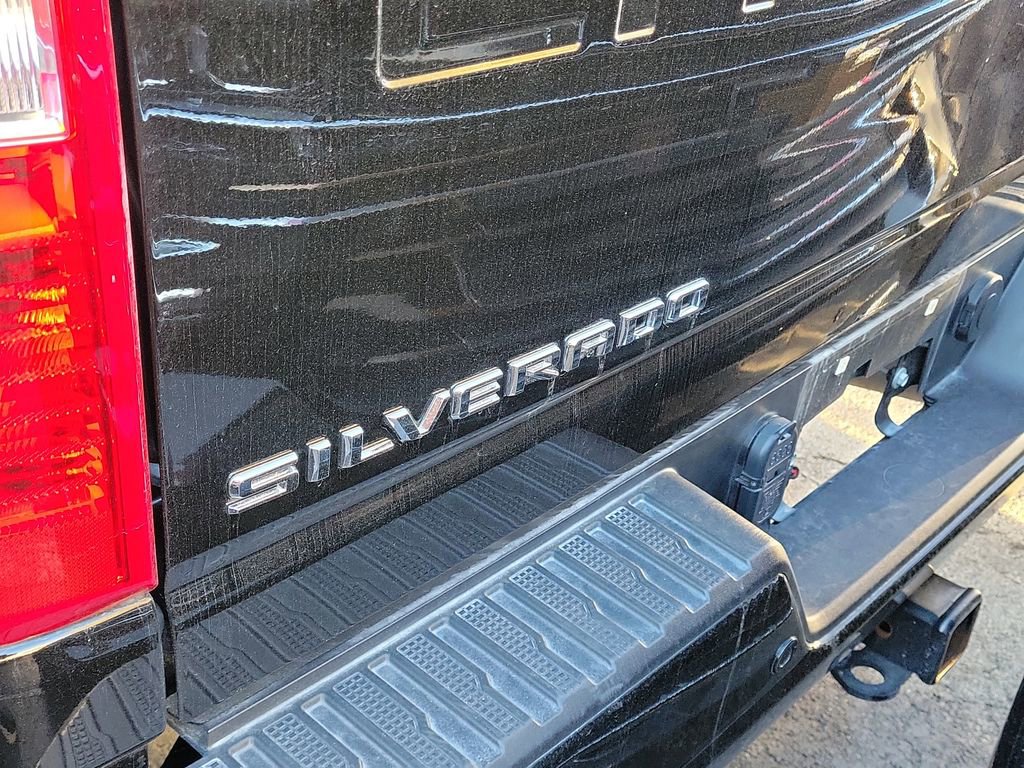 Used 2025 Chevrolet Silverado 2500 Custom w/ Custom Value Package image 3
