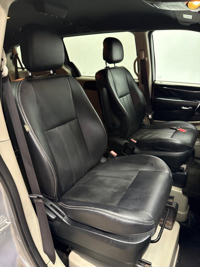 Used 2017 Dodge Grand Caravan SXT w/ Rear Park Assist Package FWD image 25