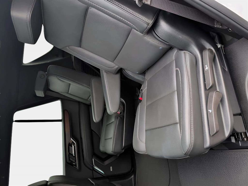Used 2025 GMC Yukon 4WD Denali image 16