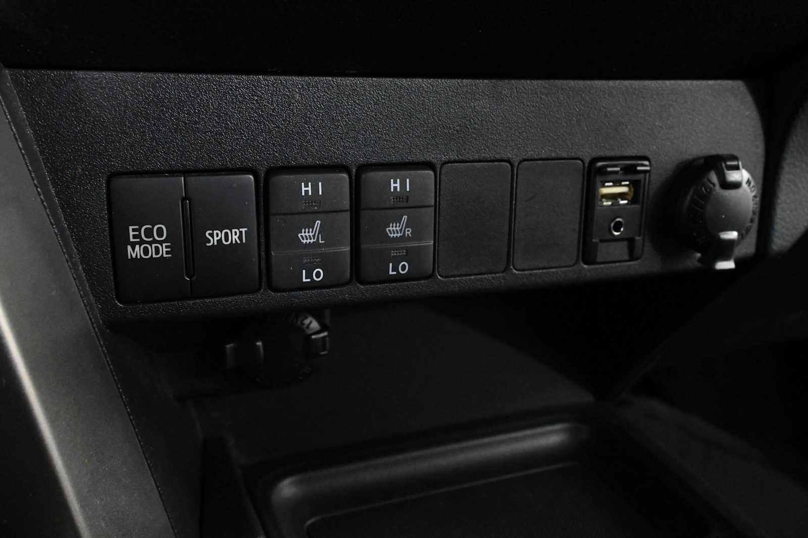 Used 2015 Toyota RAV4 Limited FWD image 25