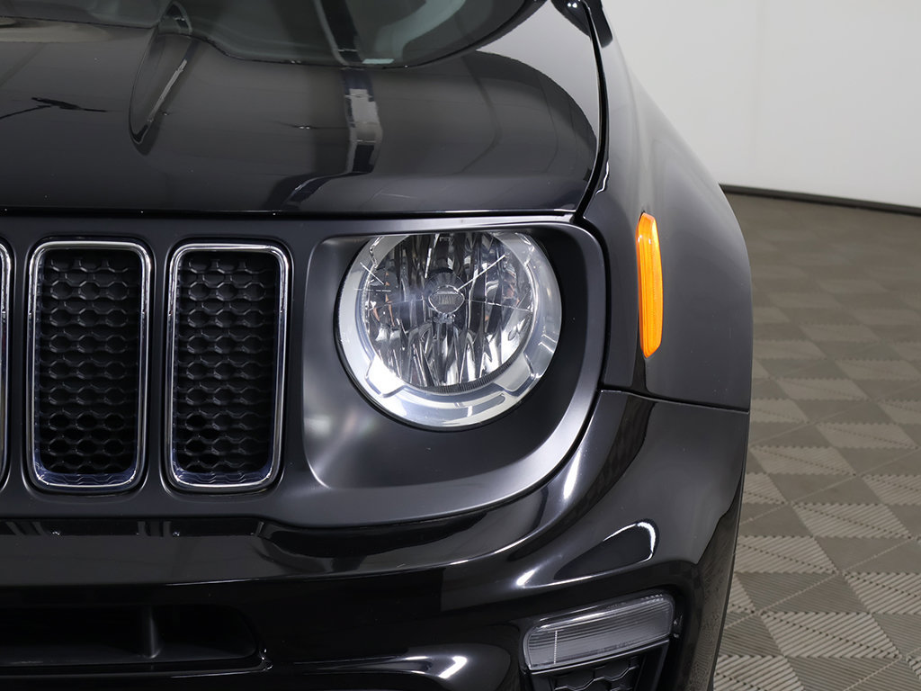 Used 2019 Jeep Renegade Latitude AWD/4WD image 11