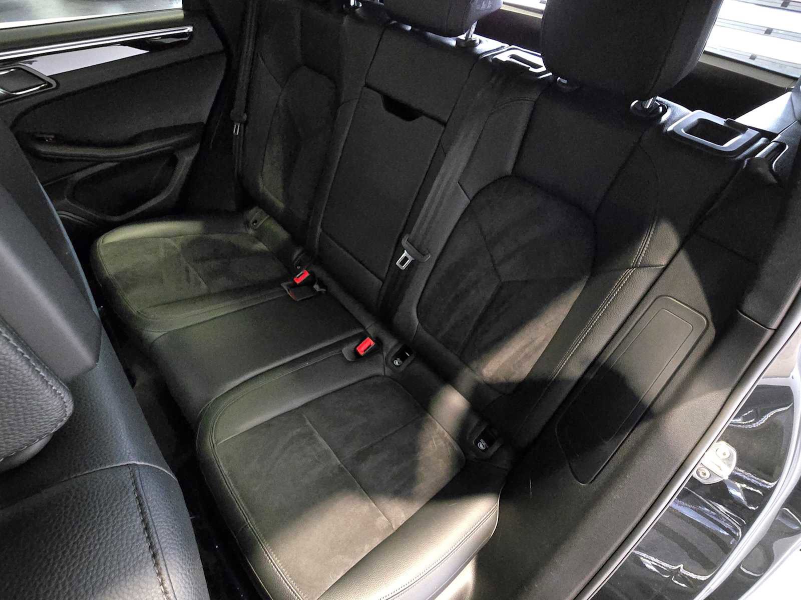 Used 2018 Porsche Macan image 16