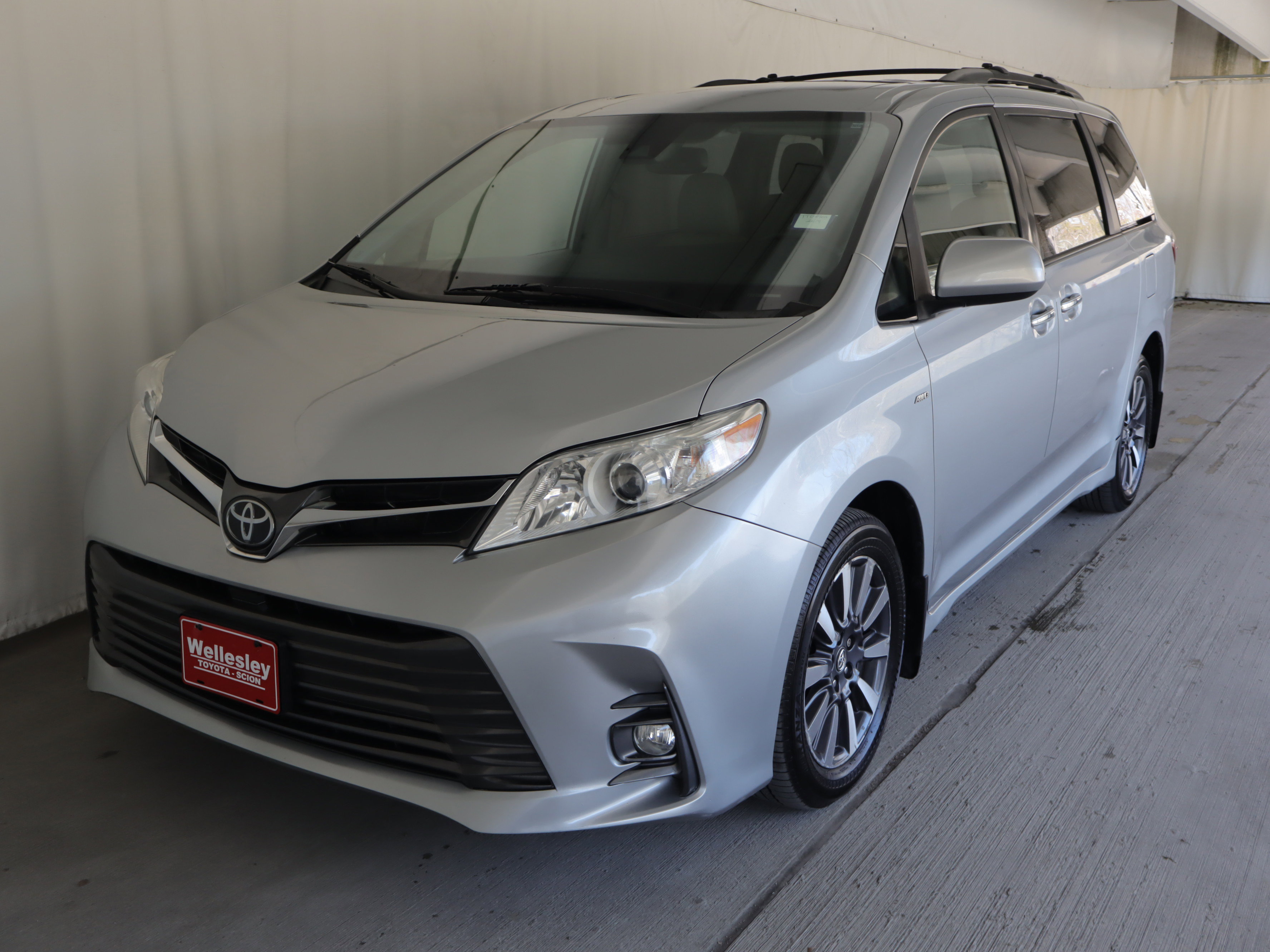 Used 2019 Toyota Sienna XLE w/ XLE Navigation Package AWD/4WD image 24