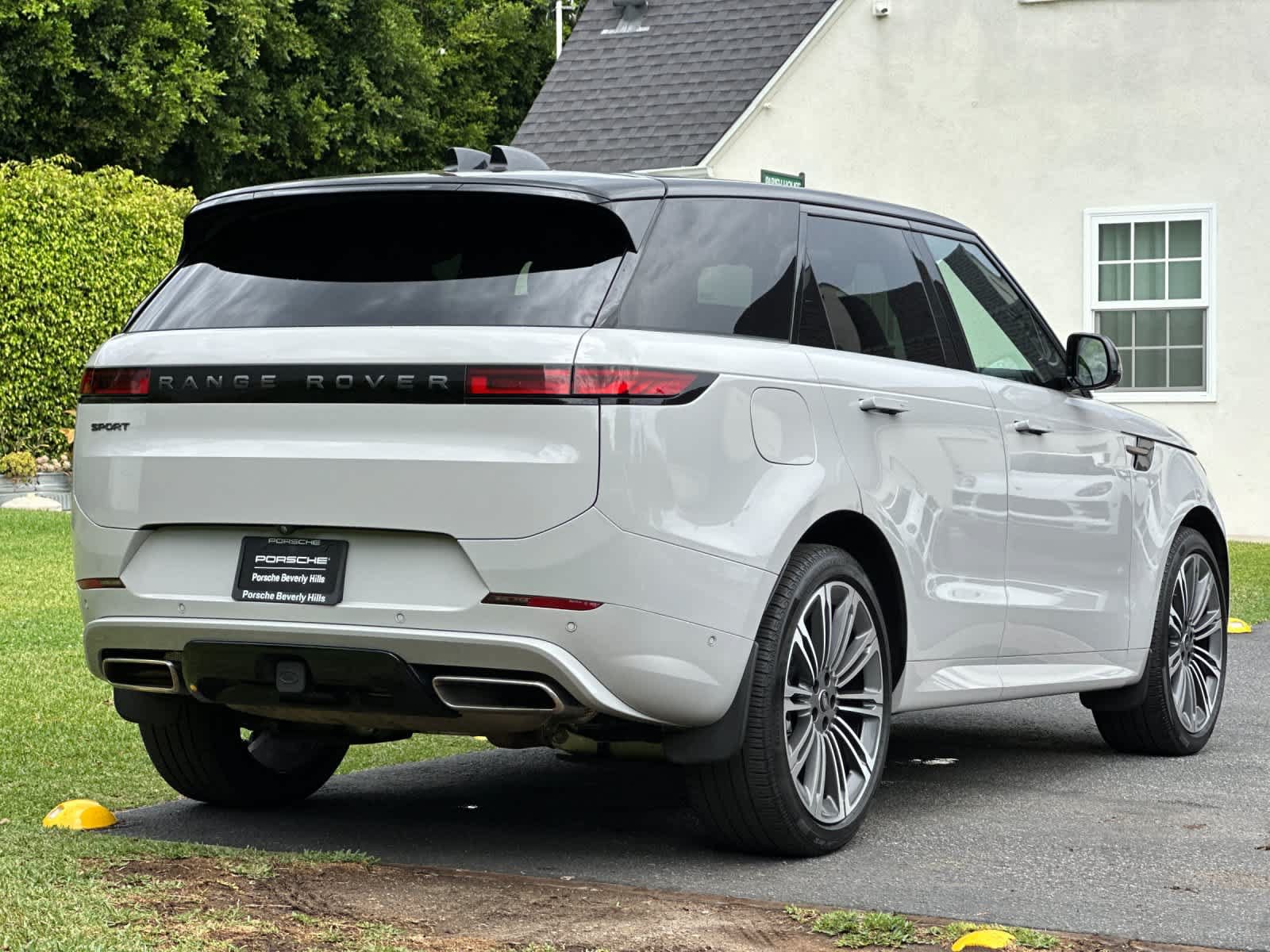 Used 2025 Land Rover Range Rover Sport Dynamic SE AWD/4WD image 8