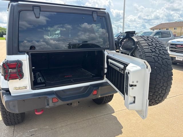 Used 2018 Jeep Wrangler Unlimited Sahara w/ LED Lighting Group AWD/4WD image 13