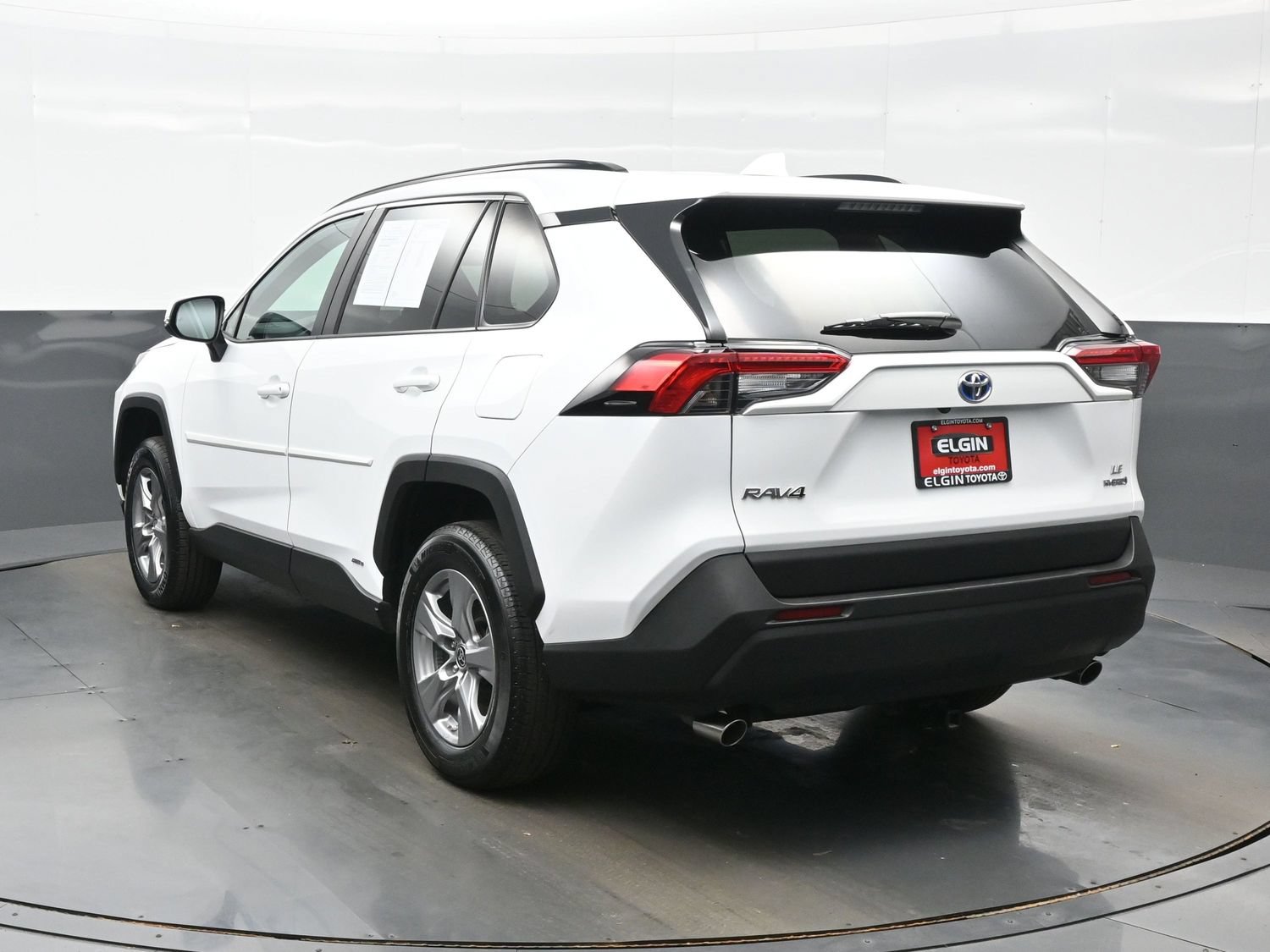 Used 2024 Toyota RAV4 LE AWD/4WD image 4