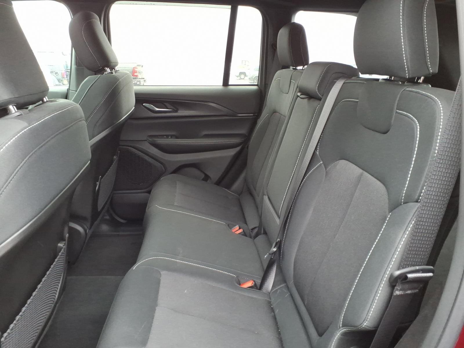 Used 2024 Jeep Grand Cherokee Laredo X w/ Luxury Tech Group I image 9