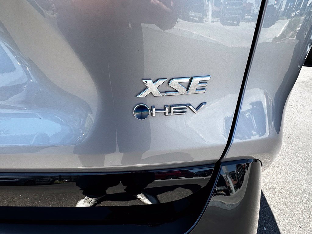 Used 2025 Toyota RAV4 XSE AWD/4WD image 8