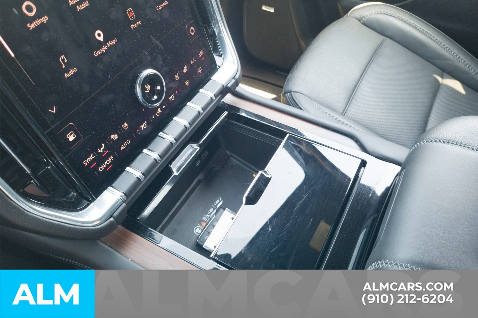 Used 2025 GMC Yukon XL Denali AWD/4WD image 10