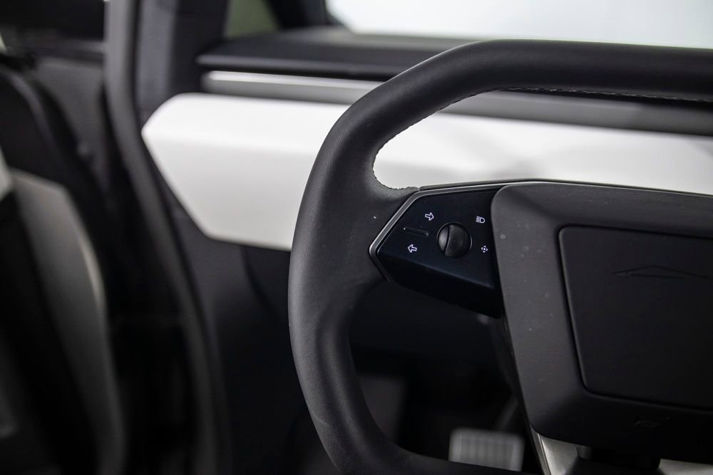 Used 2024 Tesla Cybertruck AWD Crew Cab image 35