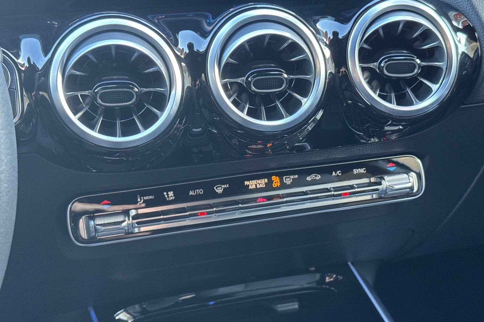 Certified 2025 Mercedes-Benz GLA 250 image 23