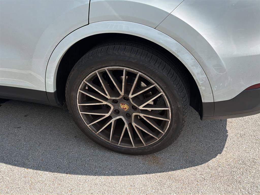 Used 2021 Porsche Cayenne AWD/4WD image 5