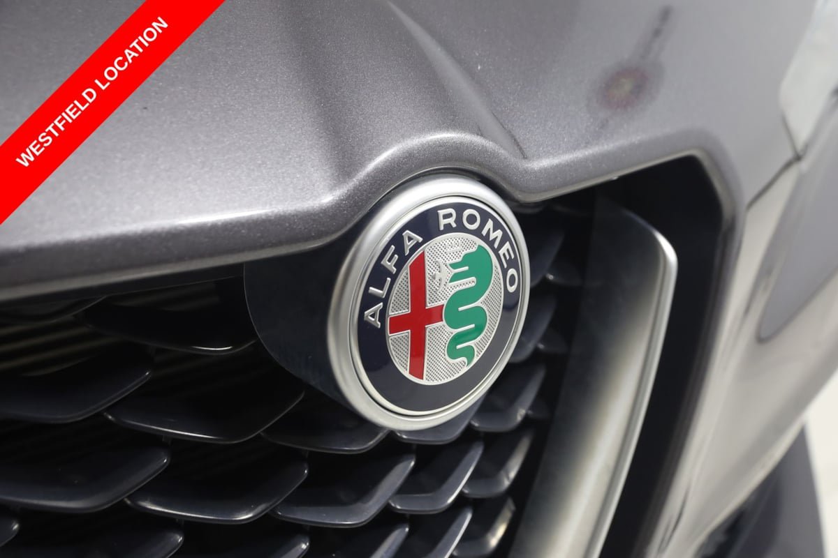 Used 2024 Alfa Romeo Stelvio Ti AWD/4WD image 19